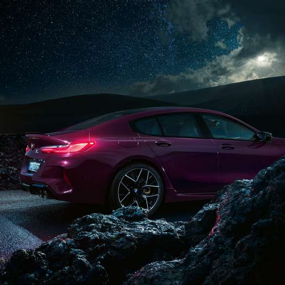 Imagine din lateral cu BMW M8 Competition Gran Coupé Imagine din lateral cu BMW M8 Competition Gran Coupé, F93, 2020, în Ametrin metalizat de la BMW Individual