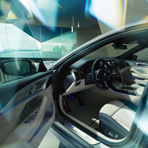 Habitaclul BMW M850i xDrive Gran Coupé Imagine din interiorul habitaclului BMW M850i xDrive Gran Coupé, G16, 2019