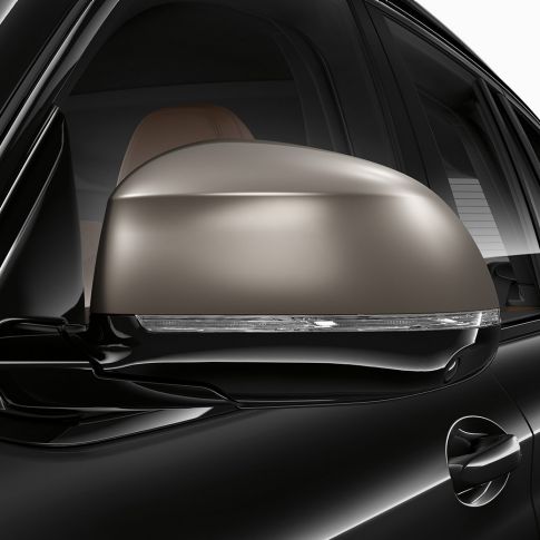 Oglinzile exterioare ale BMW X3 M40i şi BMW X3 M40d. Oglinzile exterioare galvanizate în Gri Cerium ale BMW X3 M40i şi BMW X3 M40d.