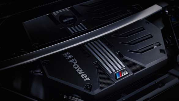 Motor BMW M TwinPower Turbo pe benzină BMW X4 M F98 LCI Facelift 2021 Imagine în prim plan cu motorul BMW M TwinPower Turbo pe benzină cu 6 cilindri în linie din BMW X4 M F98 LCI Facelift 2021