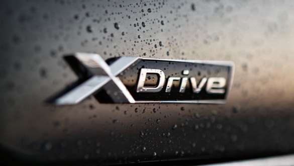BMW X6 M50i cu xDrive BMW X6 M50i cu tracţiune integrală inteligentă xDrive