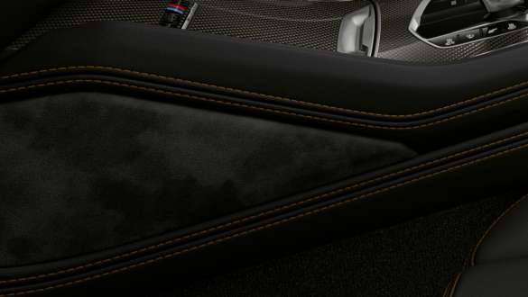 BMW X6 M Competition cu suporturi pentru genunchi Imagine cu interiorul BMW X6 M Competition, F96 SUV 2020, cu suporturi pentru genunchi