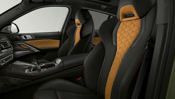 BMW X6 M Competition cu scaune M multifuncţionale Imagine cu interiorul BMW X6 M Competition, F96 2020, cu scaune M multifuncţionale tapiţate în piele Merino integrală