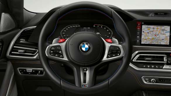 BMW X6 M Competition cu M Servotronic Imagine din habitaclul BMW X6 M Competition, F96, SUV 2020, cu M Servotronic