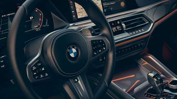 Transmisia Steptronic Sport a BMW X6 M50i Transmisie Steptronic Sport, habitaclu, volan M îmbrăcat în piele pentru BMW X6 M50i 2018 SUV