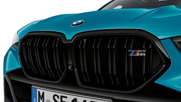 BMW X6 M60i xDrive, grila frontală în negru lucios BMW X6 M60i xDrive, grila frontală în negru lucios