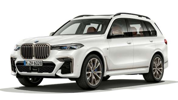 BMW X7 M G07 2019 cu pachet M Aerodynamics Imagine cu trei sferturi din partea laterală a unui BMW X7 M G07 2019 cu pachet M Aerodynamics