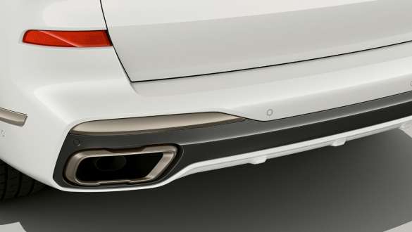 BMW X7 M G07 2019 cu sistem de evacuare M Sport Imagine în prim plan cu spatele unui BMW X7 M G07 2019 cu sistem de evacuare M Sport