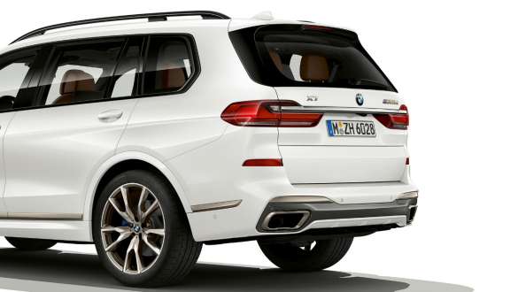 BMW X7 M G07 2019 cu diferenţial M Sport Imagine în prim plan cu spatele unui BMW X7 M G07 2019 cu diferenţial M Sport