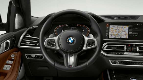 BMW X7 M G07 2019 cu volan M îmbrăcat în piele Habitaclul unui BMW X7 M G07 2019 cu volan M îmbrăcat în piele