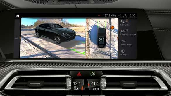 Imagine din habitaclu cu Driving Assistant Professional al modelului BMW X6 G06 2019 Imagine din habitaclu cu Driving Assistant Professional al modelului BMW X6 G06 2019
