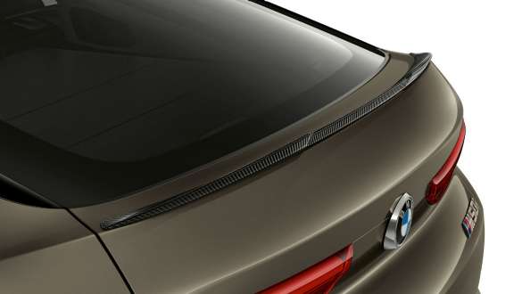 Spoilerul spate M Carbon al BMW X6 G06 2019 Imagine în prim plan cu spoilerul spate M Carbon al BMW X6 G06 2019