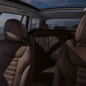 Imagine cu scaunele sport tapiţate cu piele Vernasca în Mokka ale BMW iX3, G08 Imagine din interior cu scaunele sport tapiţate cu piele Vernasca în Mokka ale BMW iX3, G08, 2020
