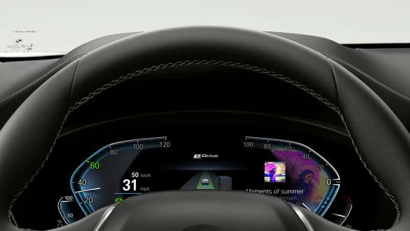 BMW iX3, G08, cu asistent în ambuteiaje Imagine din interiorul BMW iX3, G08, 2020, cu asistentul în ambuteiaje pe panoul de instrumente