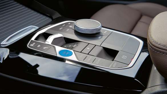 Imagine cu BMW iX3, G08, cu suspensie adaptivă Suspensie adaptivă BMW iX3 G08 2021