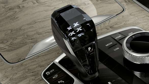 Aplicaţii din sticlă „CraftedClarity” Imagine în prim-plan cu aplicaţiile din sticlă „CraftedClarity” ale BMW X7