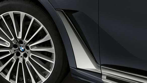 Prize de aer „Air Breather” Imagine în prim-plan cu prizele de aer „Air Breather” ale BMW X7