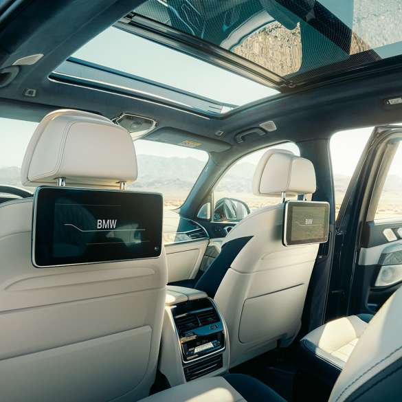 Interiorul BMW X7 Interiorul BMW X7: perspectivă de pe al treilea rând de scaune