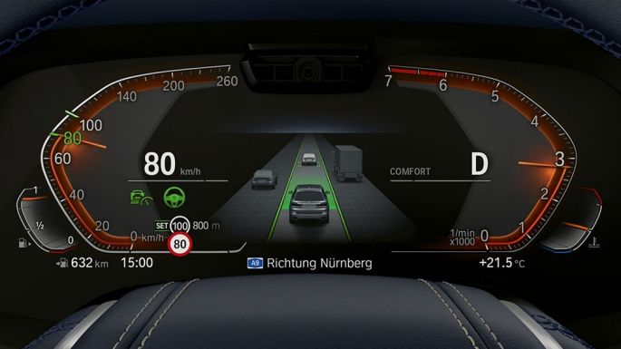 Driving Assitant Plus şi Asistentul „Plus” la parcare Driving Assitant Plus şi Asistentul „Plus” la parcare: imagine în prim-plan cu panoul de instrumente