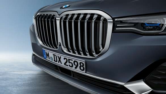 Grila frontală BMW a modelului BMW X7 G07 2019 Imagine în prim plan cu grila frontală BMW a modelului BMW X7 G07 2019