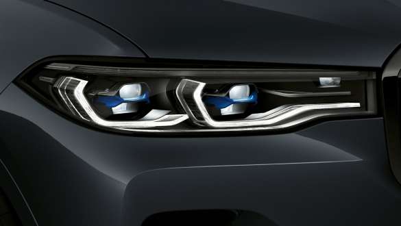 Farurile BMW laserlight ale modelului BMW X7 G07 2019 Imagine în prim plan cu farurile BMW laserlight ale modelului BMW X7 G07 2019