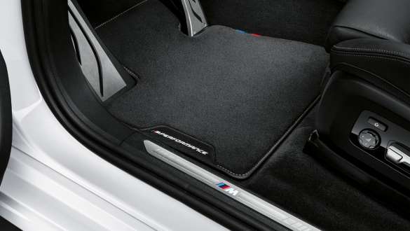 Covoraşele M Performance ale modelului BMW X7 G07 2019 Imagine din exterior cu covoraşele M Performance ale modelului BMW X7 G07 2019