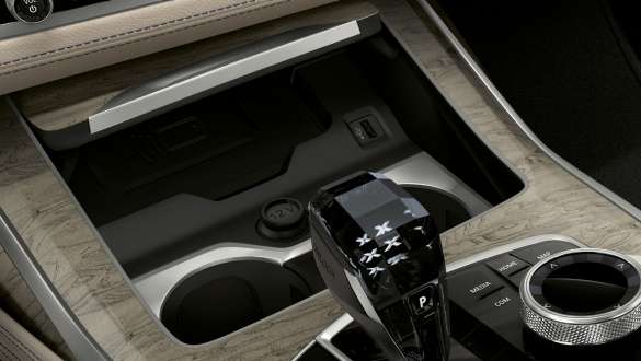 Suporturile de pahare cu temperatură controlată ale modelului BMW X7 G07 Interiorul BMW X7 G07 cu suporturi de pahare cu temperatură controlată