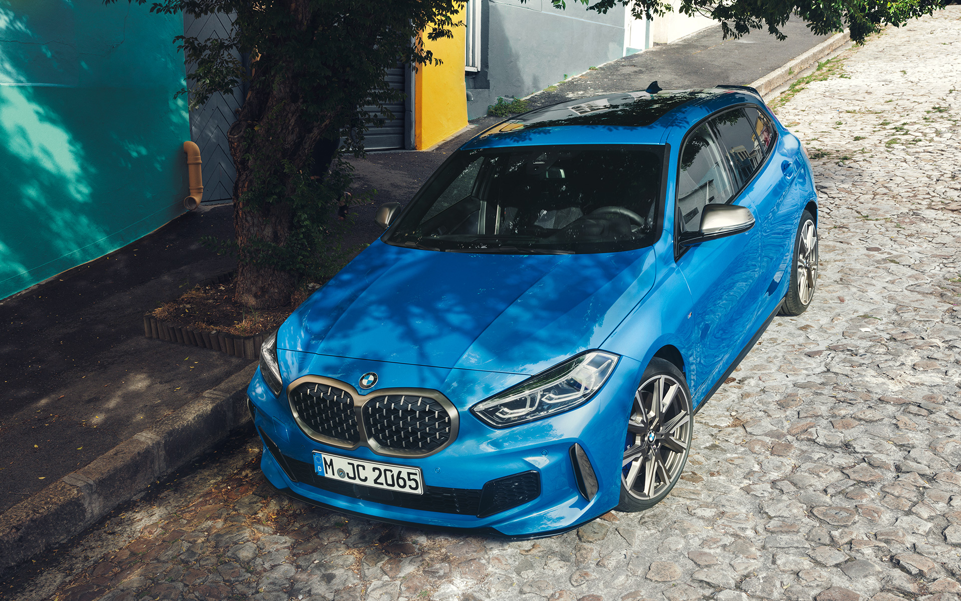 BMW Seria 1 M135i în Albastru Misano