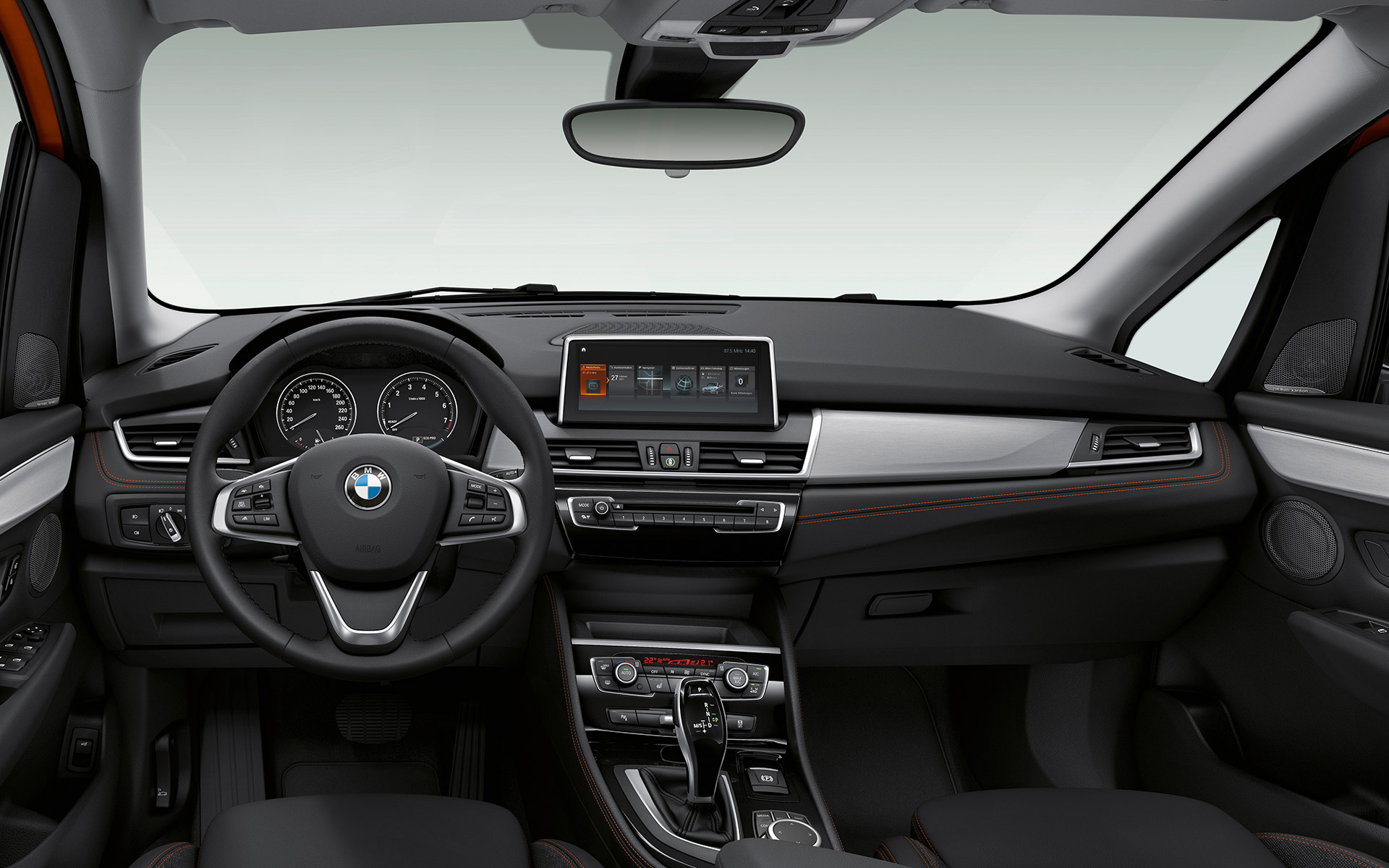 Imagine în prim-plan cu bordul BMW Seria 2 Active Tourer Imagine în prim-plan cu bordul BMW Seria 2 Active Tourer