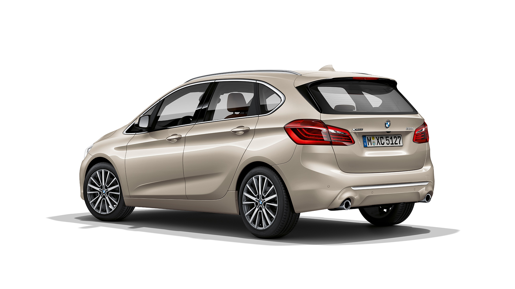 Imagine cu trei sferturi din partea spate a BMW Seria 2 Active Tourer, model Luxury Line Imagine cu trei sferturi din partea spate a BMW 225i xDrive Active Tourer, Luxury Line, F45 2018, în Argintiu Cashmere