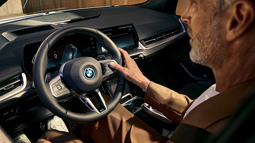 BMW Seria 2 Active Tourer BMW iDrive Habitaclul unui BMW Seria 2 Active Tourer, cu BMW iDrive cu sistem de operare BMW iD8
