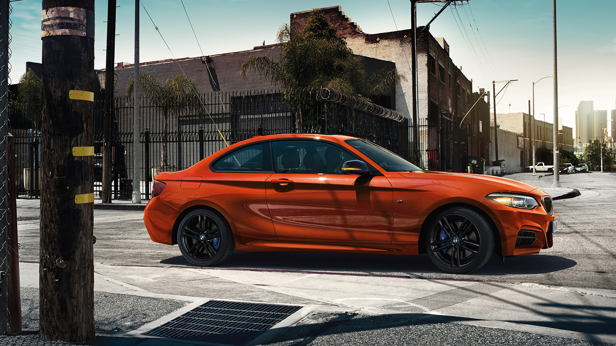 Imagine din lateral cu BMW Seria 2 Coupé Imagine din lateral cu BMW Seria 2 Coupé