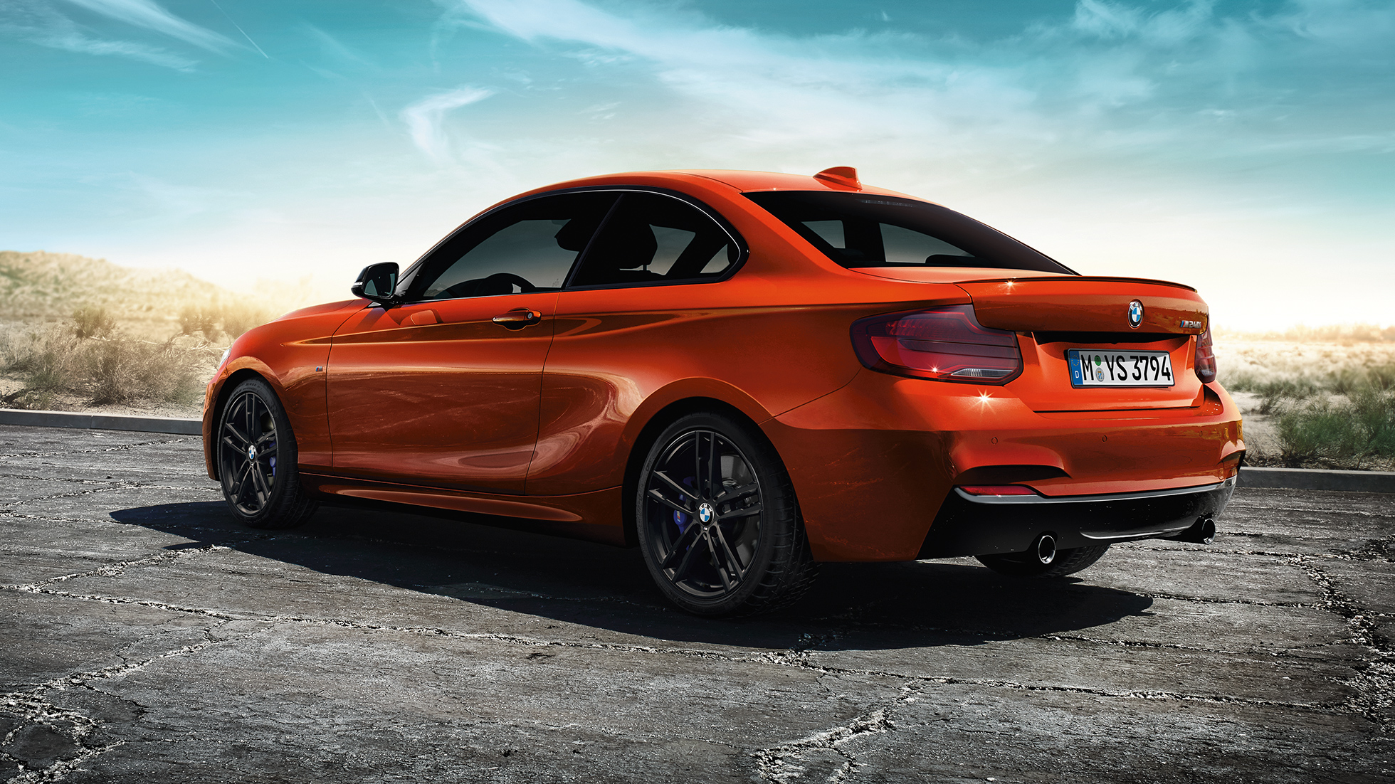 Imagine cu trei sferturi din partea spate a BMW Seria 2 Coupé Imagine cu trei sferturi din partea spate a BMW Seria 2 Coupé