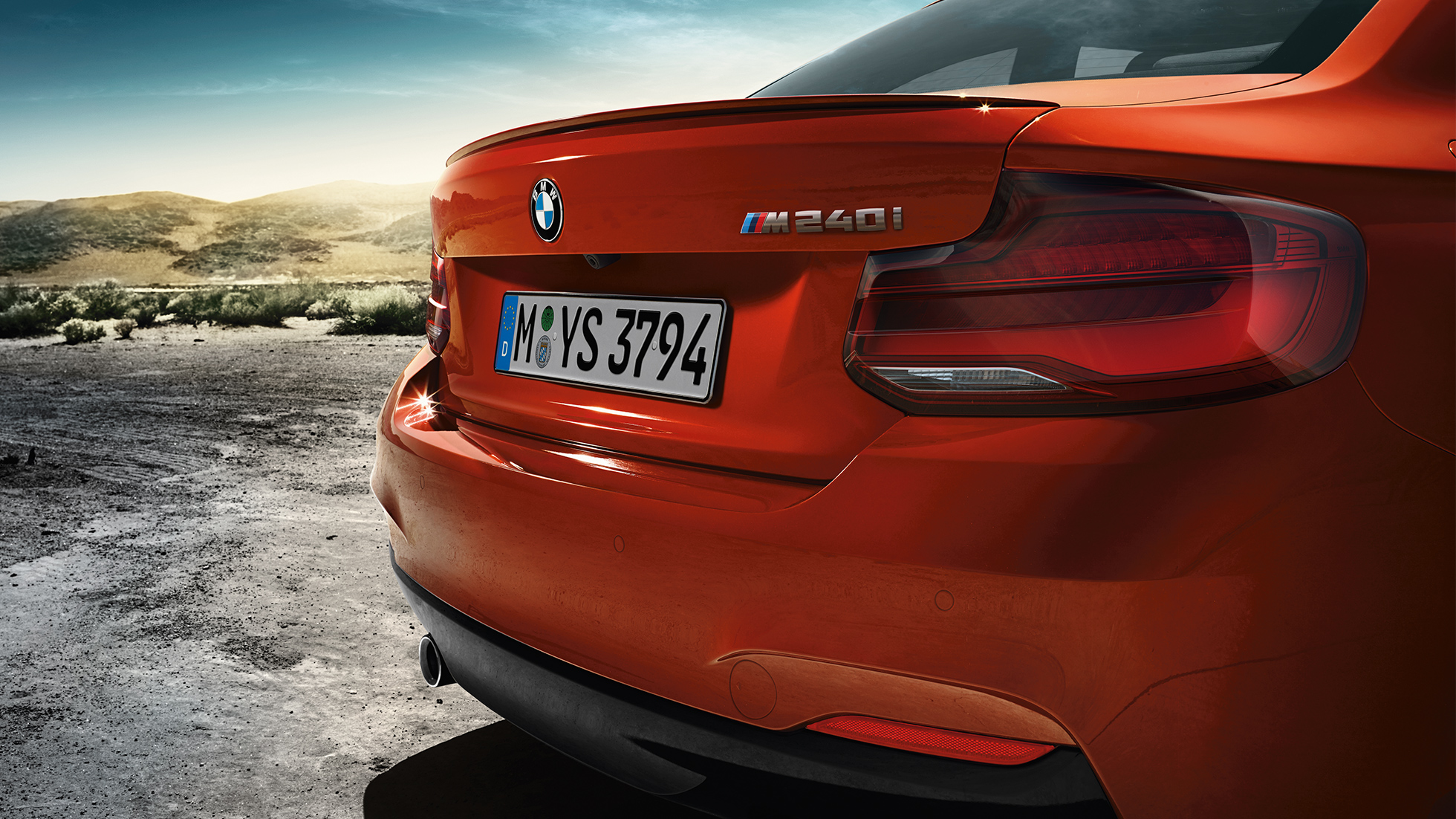 Inscripţionare denumire model în partea spate a BMW Seria 2 Coupé Inscripţionare denumire model în partea spate a BMW Seria 2 Coupé