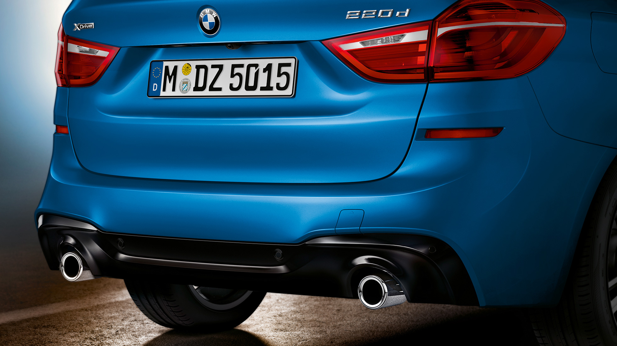 Partea spate a BMW Seria 2 Gran Tourer Imagine în prim-plan cu partea spate a BMW Seria 2 Gran Tourer, F46 Facelift 2018, în Albastru Misano metalizat