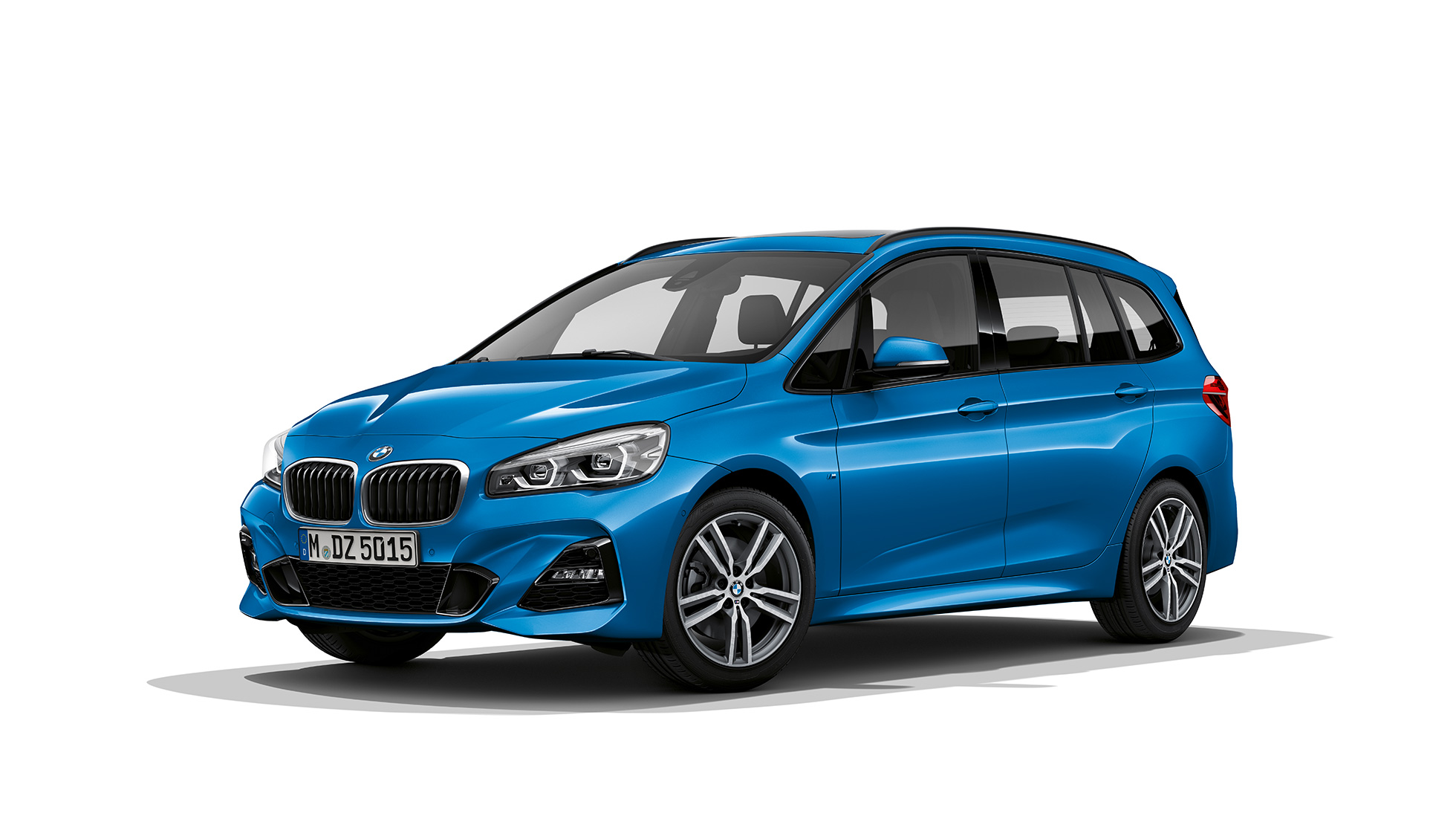 Imagine cu trei sferturi din partea frontală a BMW 220d xDrive Gran Tourer, F46 Facelift 2018, în Albastru Misano metalizat