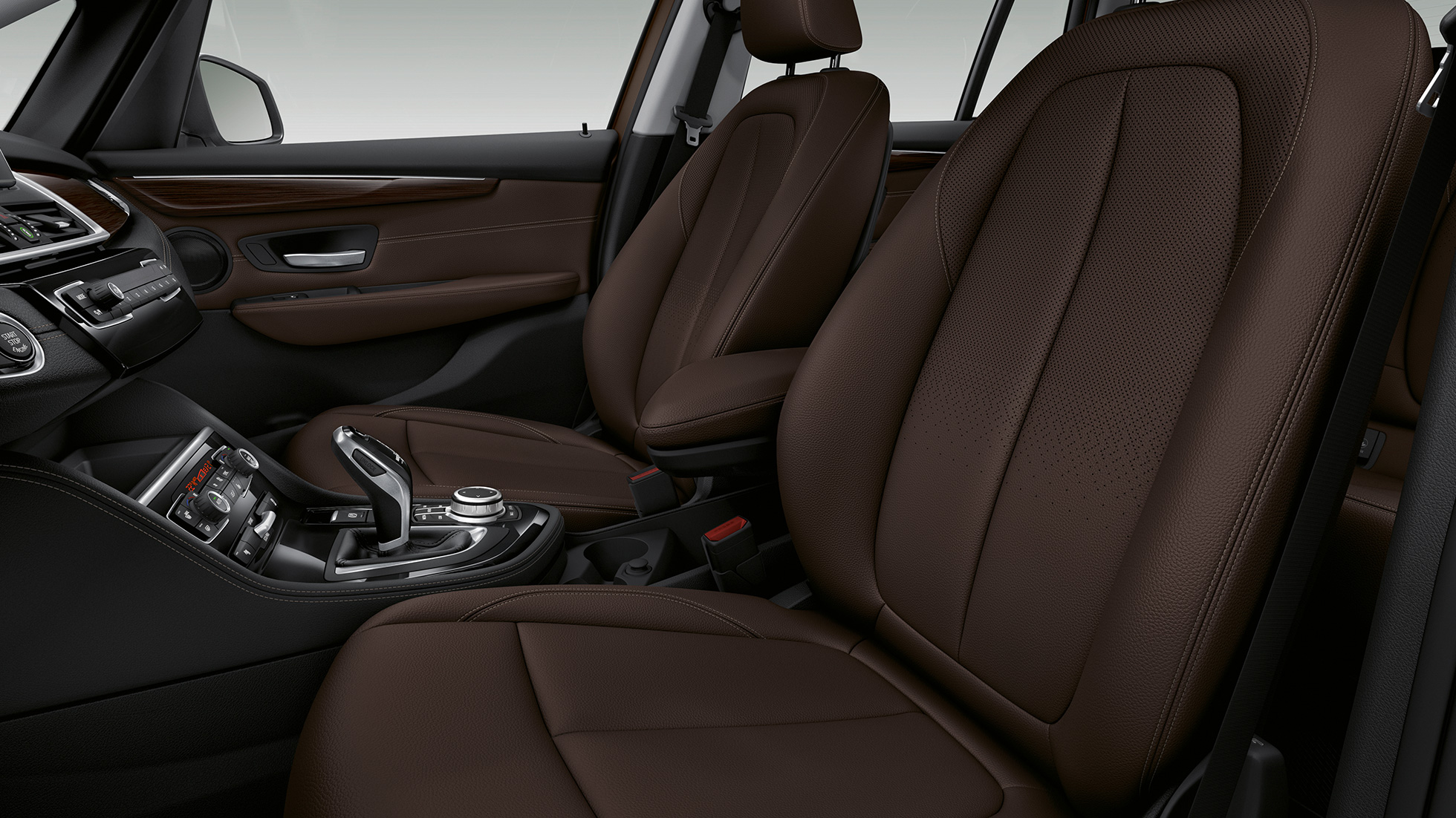 Imagine cu scaunele sport ale BMW 218d xDrive Gran Tourer, F46, 2018, model Luxury Line