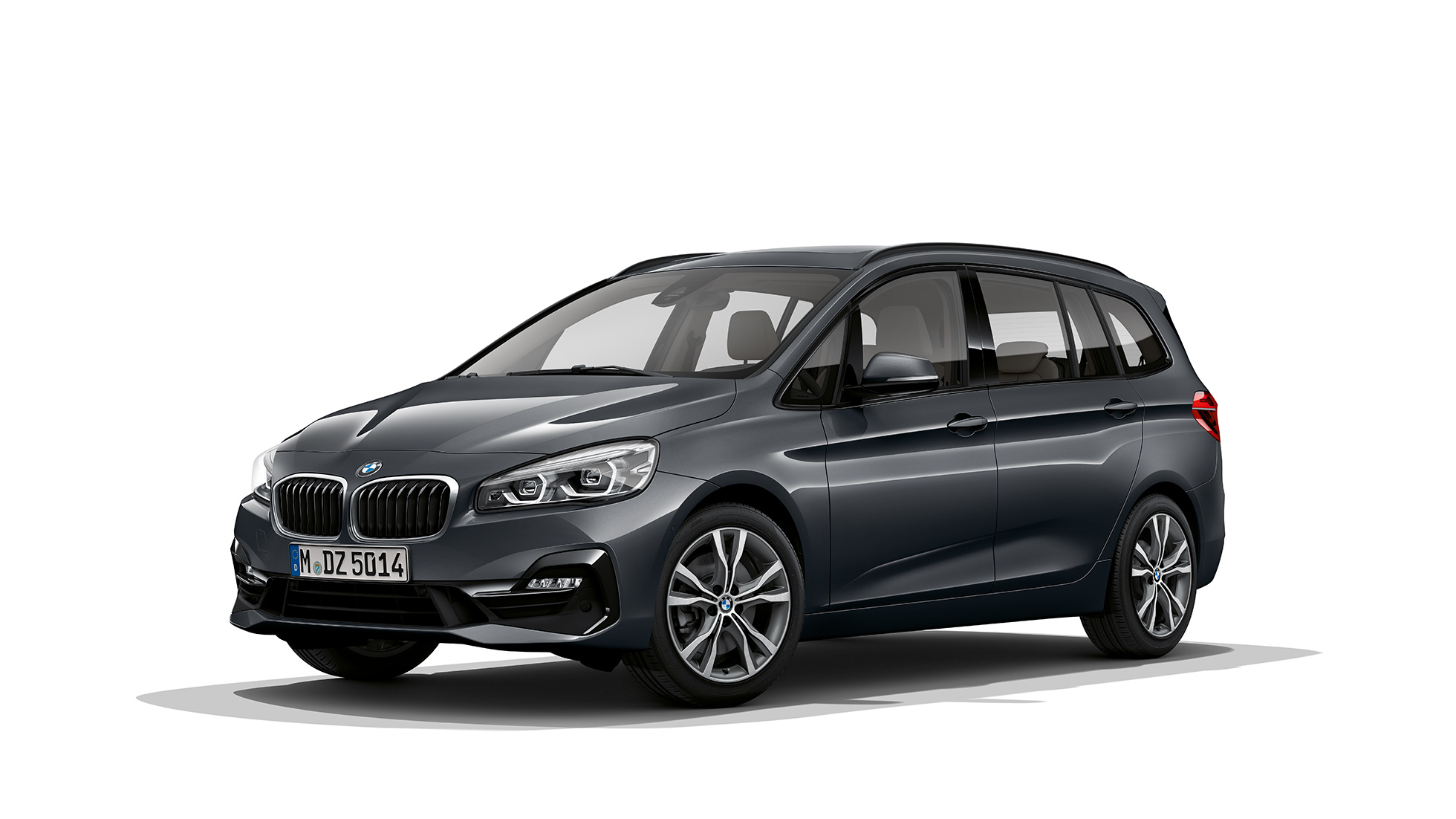 Imagine cu trei sferturi din partea frontală a BMW 220d Gran Tourer, F46, 2018, în Gri Mineral metalizat, model Sport Line 