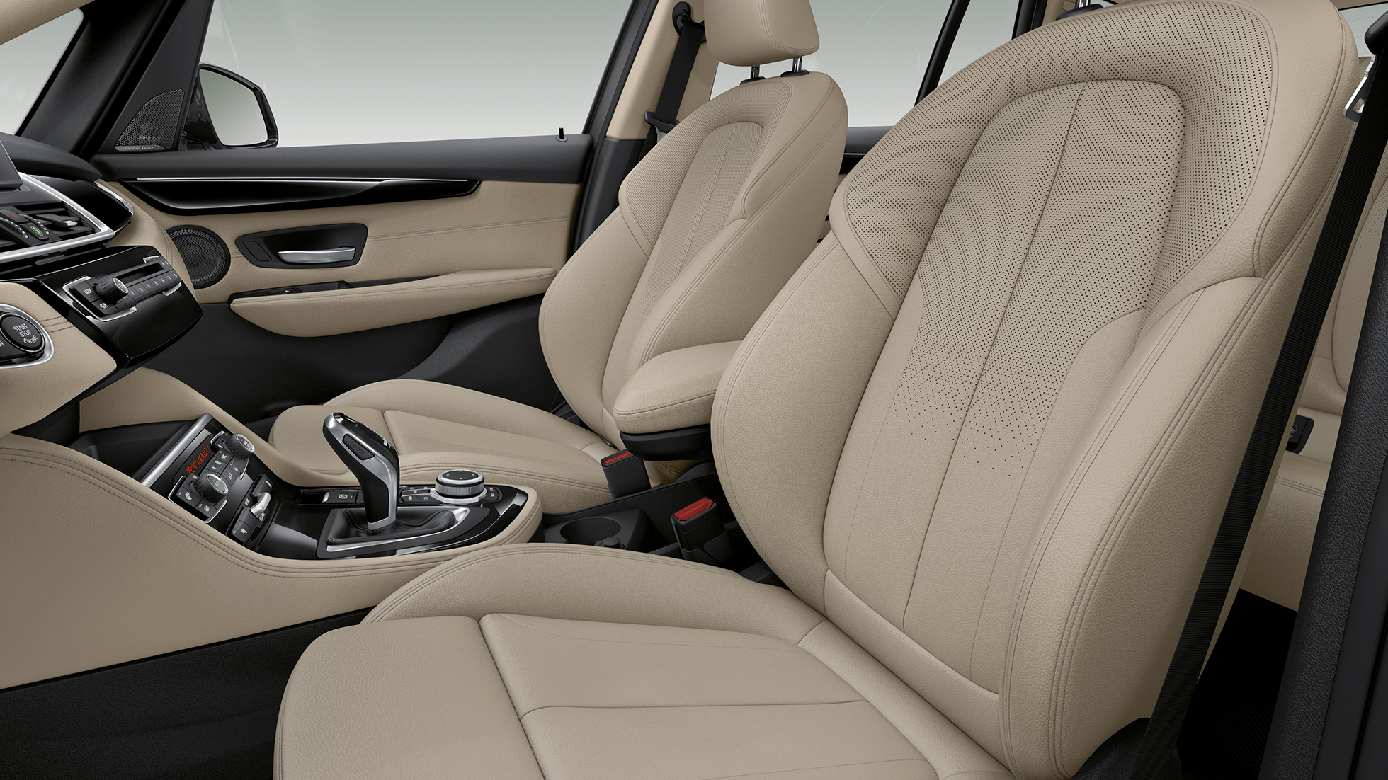 Imagine cu scaunele sport ale BMW 220d Gran Tourer, F46, 2018, în Gri Mineral metalizat, model Sport Line 