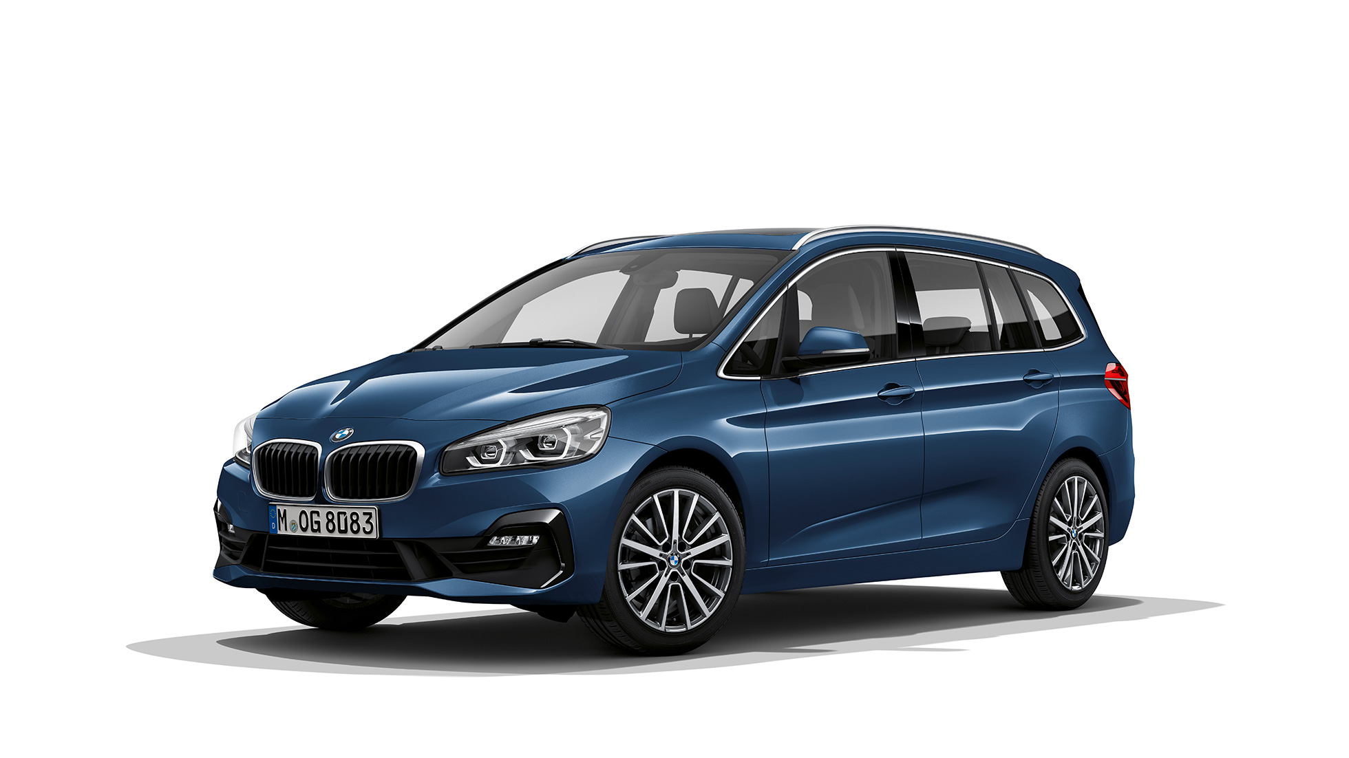 Imagine cu trei sferturi din partea frontală a BMW 218i Gran Tourer, F46 Facelift 2018, în Albastru Phytonic