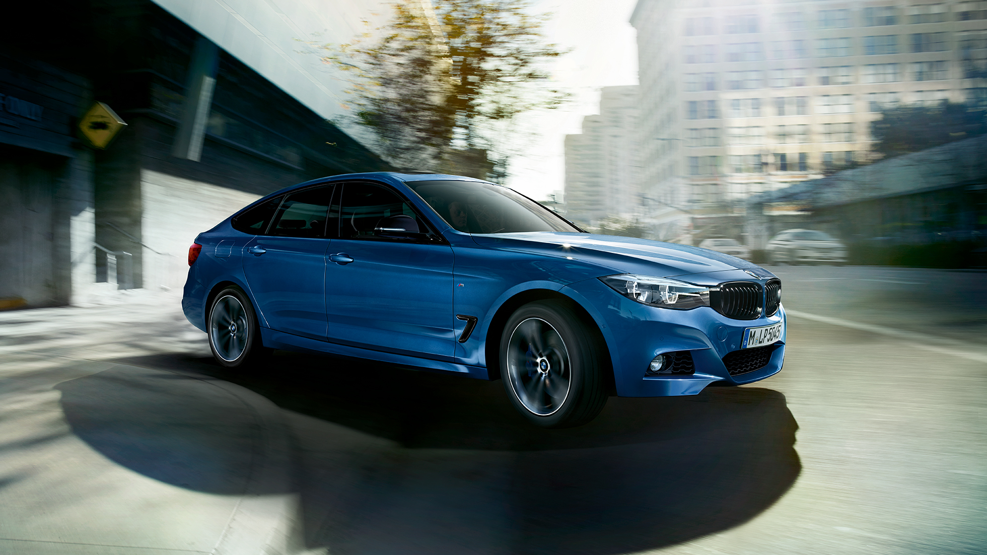 Imagine cu trei sferturi din partea frontală a BMW Seria 3 Gran Turismo Imagine cu trei sferturi din partea frontală a BMW Seria 3 Gran Turismo