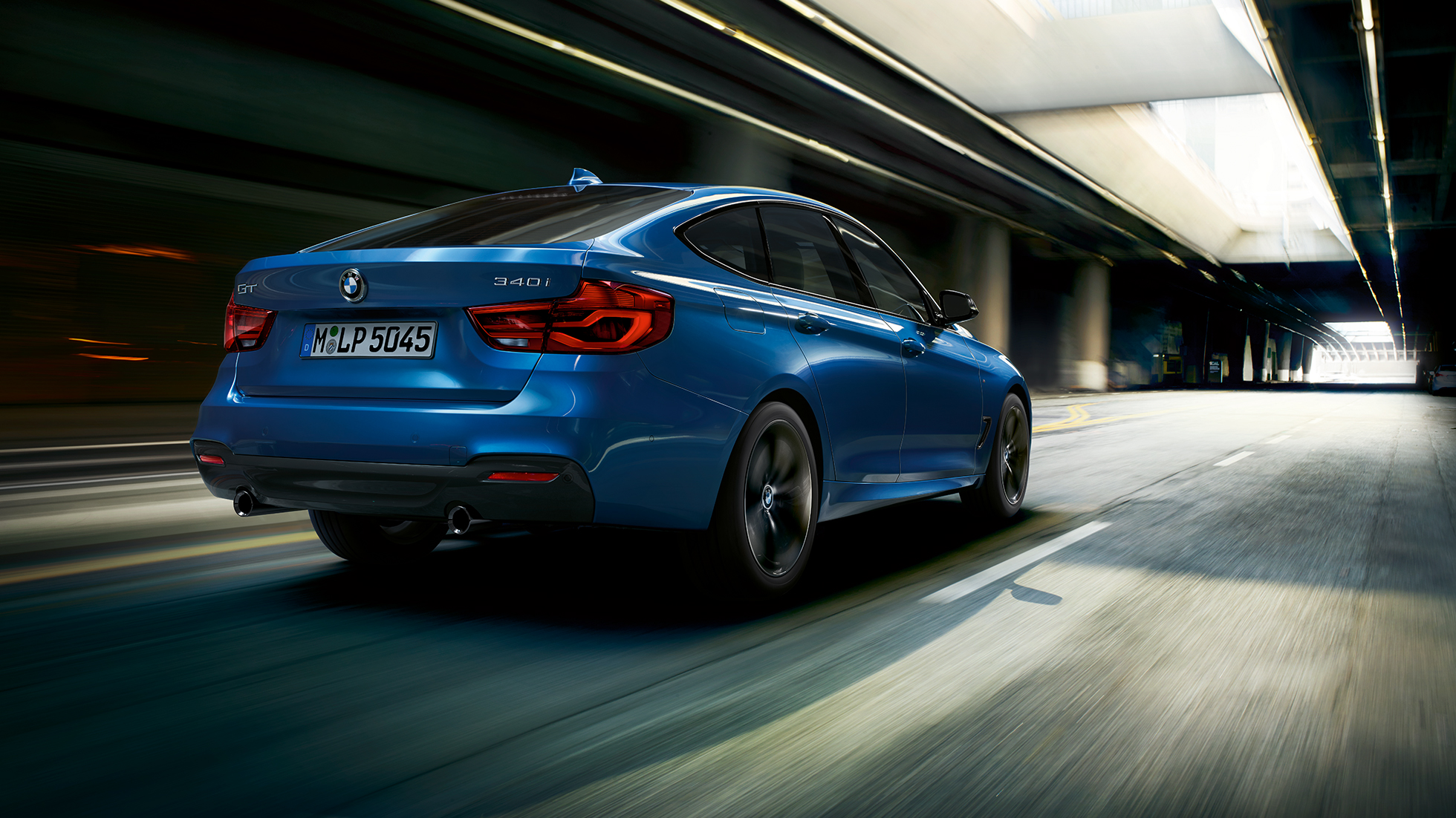 Imagine cu trei sferturi din partea spate a BMW Seria 3 Gran Turismo Imagine cu trei sferturi din partea spate a BMW Seria 3 Gran Turismo