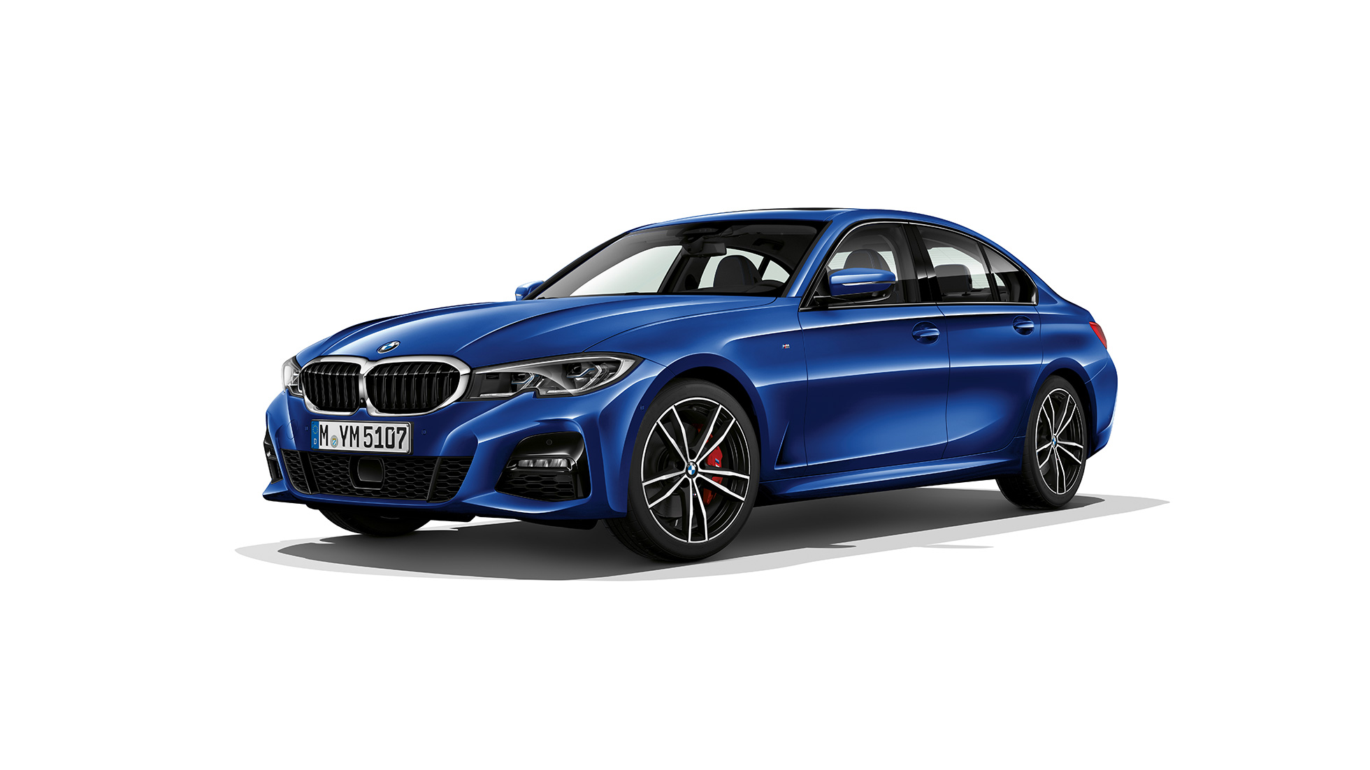 BMW Seria 3 Sedan model M Sport. Imagine din lateral cu BMW Seria 3 Sedan model M Sport staţionând.