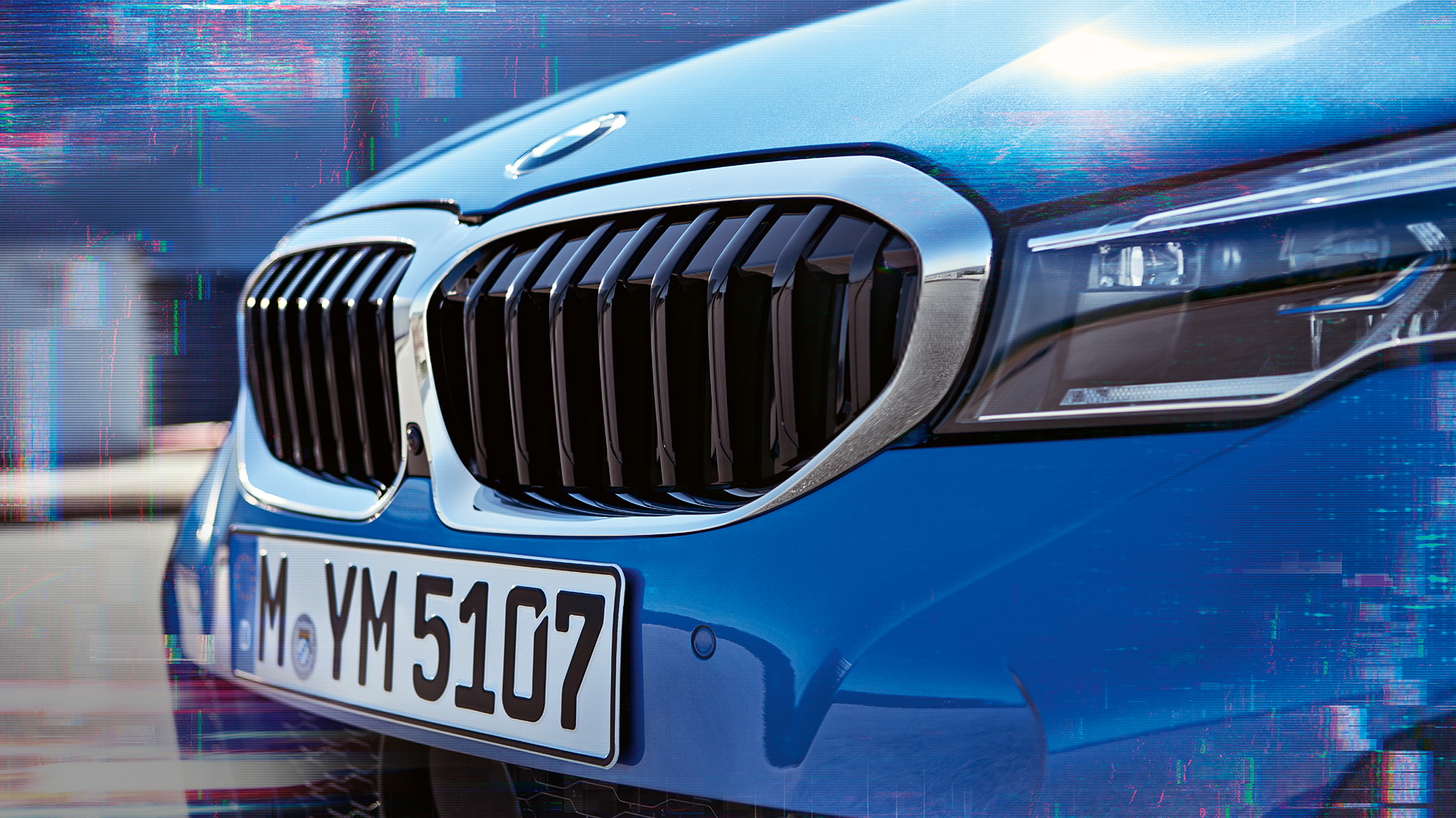 Grila dublă a radiatorului BMW Seria 3 Sedan Imagine cu partea laterală cu grila dublă a radiatorului BMW Seria 3 Sedan în prim-plan