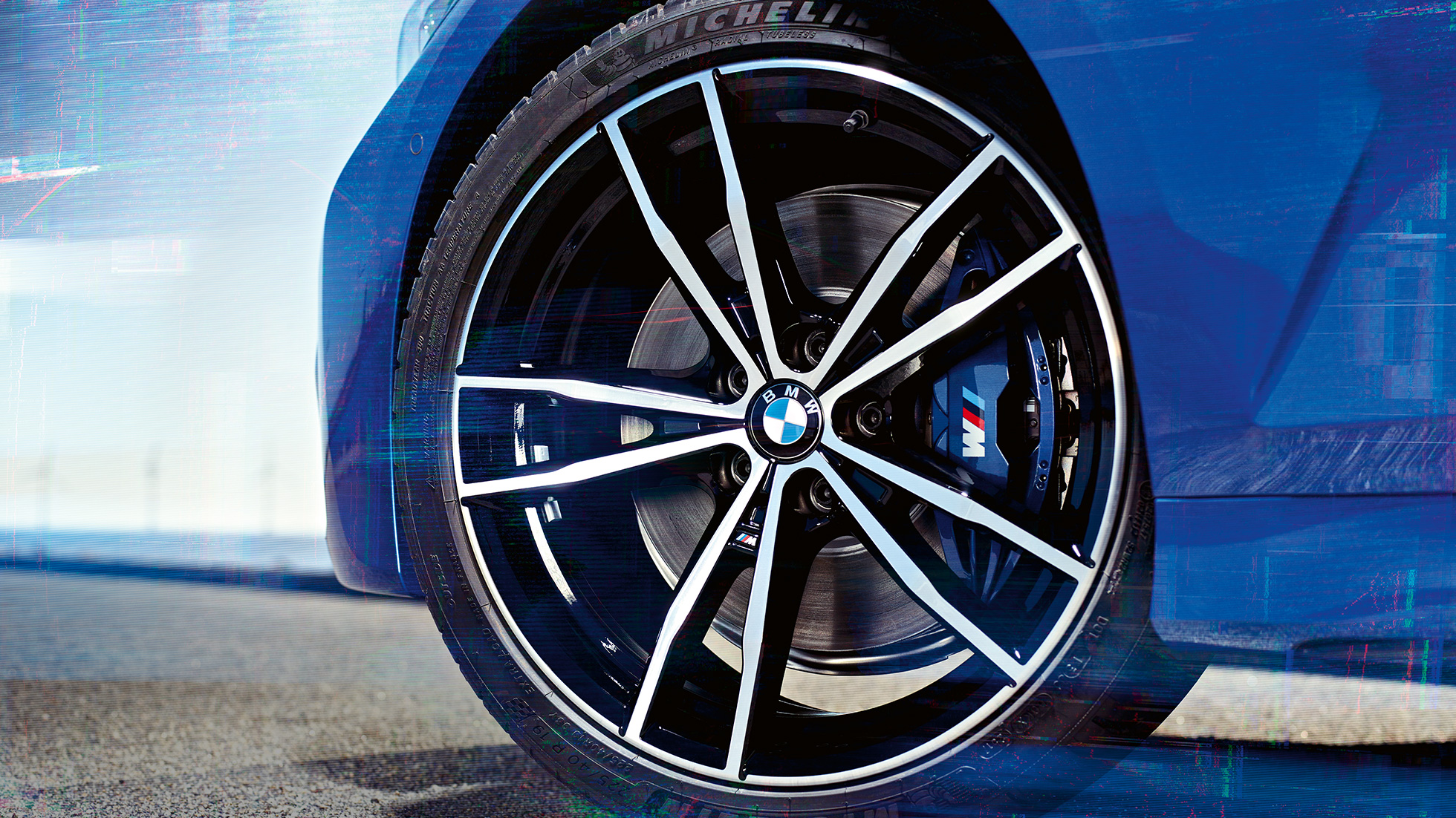 BMW Seria 3 Sedan, jante M din aliaj uşor, tip 791 M Imagine în prim-plan cu jantele M din aliaj uşor de 19”, tip 791 M, în Negru Jet, ale BMW Seria 3 Sedan