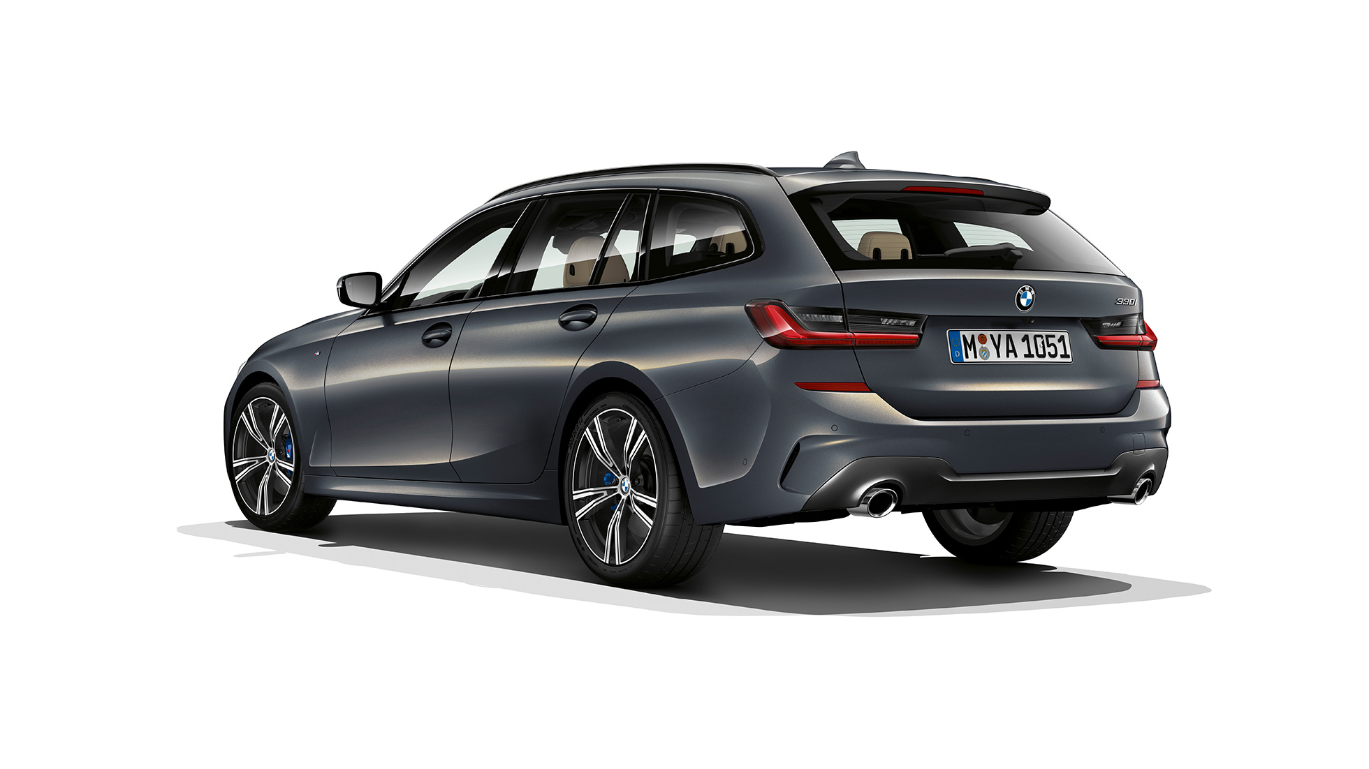 Imagine cu trei sferturi din partea spate a Modelului M Sport Imagine cu trei sferturi din partea spate a BMW Seria 3 Touring, Model M Sport