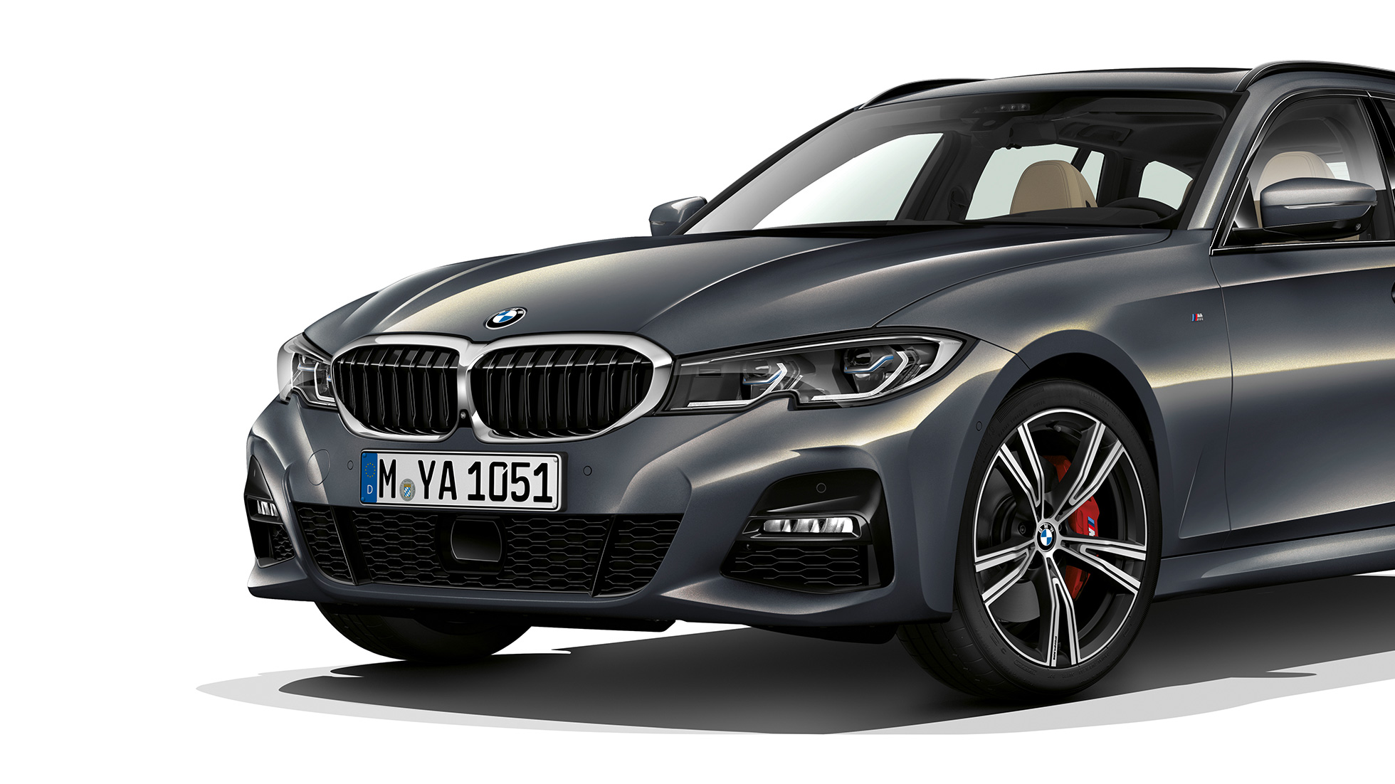 Imagine cu trei sferturi din partea frontală a Modelului M Sport Imagine cu trei sferturi din partea frontală a BMW Seria 3 Touring, Model M Sport