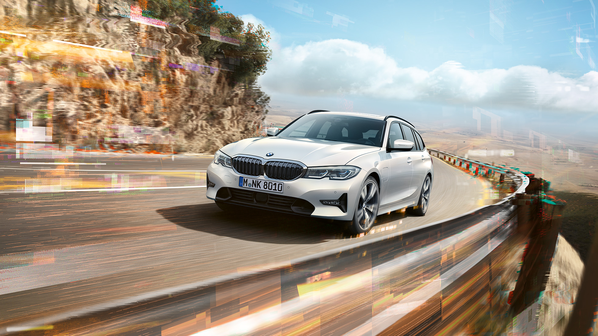 BMW Seria 3 Touring, BMW 330e hibrid „plug-in” Imagine cu BMW Seria 3 Touring – BMW 330e hibrid „plug-in”, pe un pod