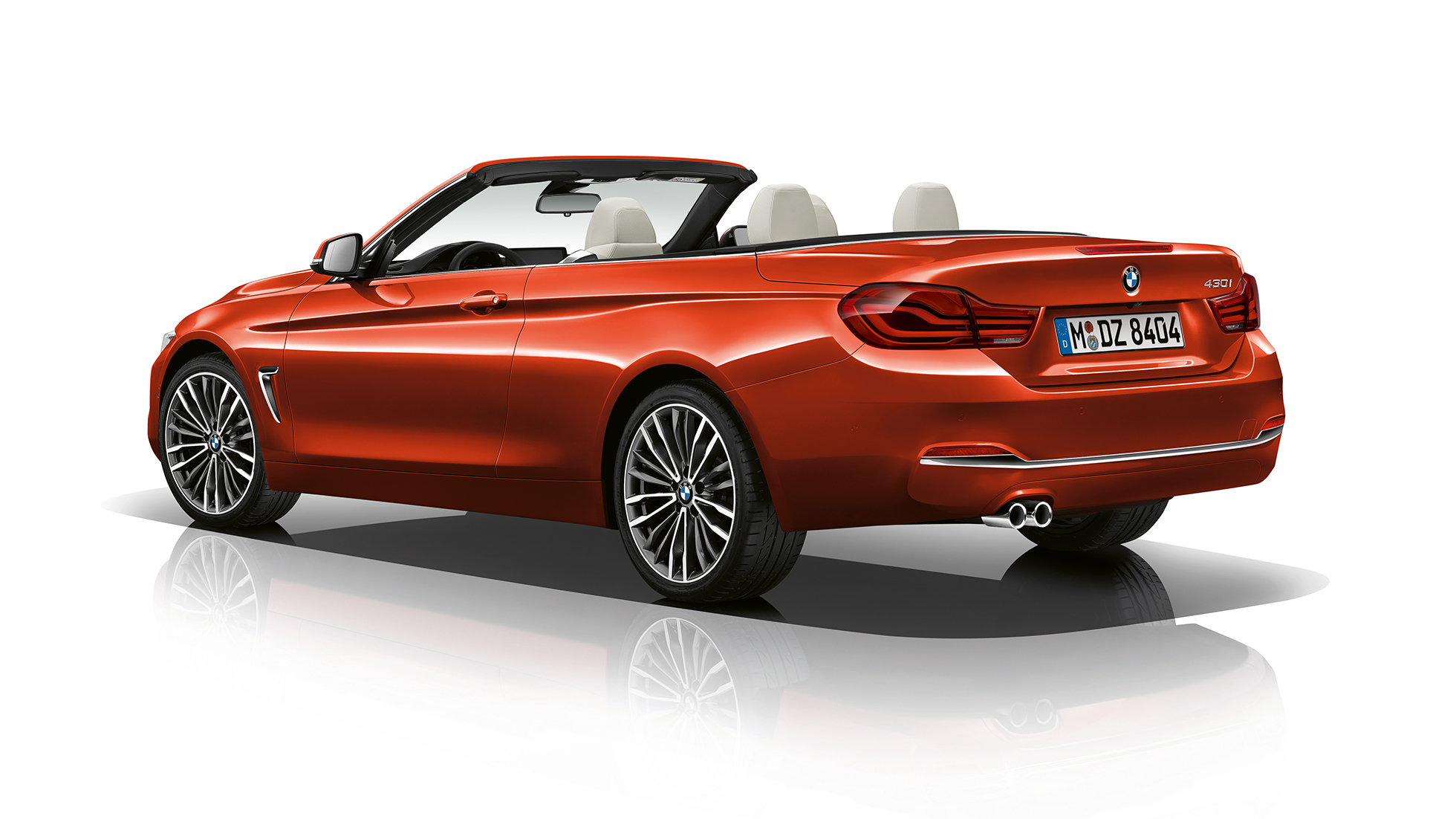 Imagine cu trei sferturi din partea spate a BMW Seria 4 Cabriolet, Model Luxury Line Imagine cu trei sferturi din partea spate a BMW Seria 4 Cabriolet, Model Luxury Line