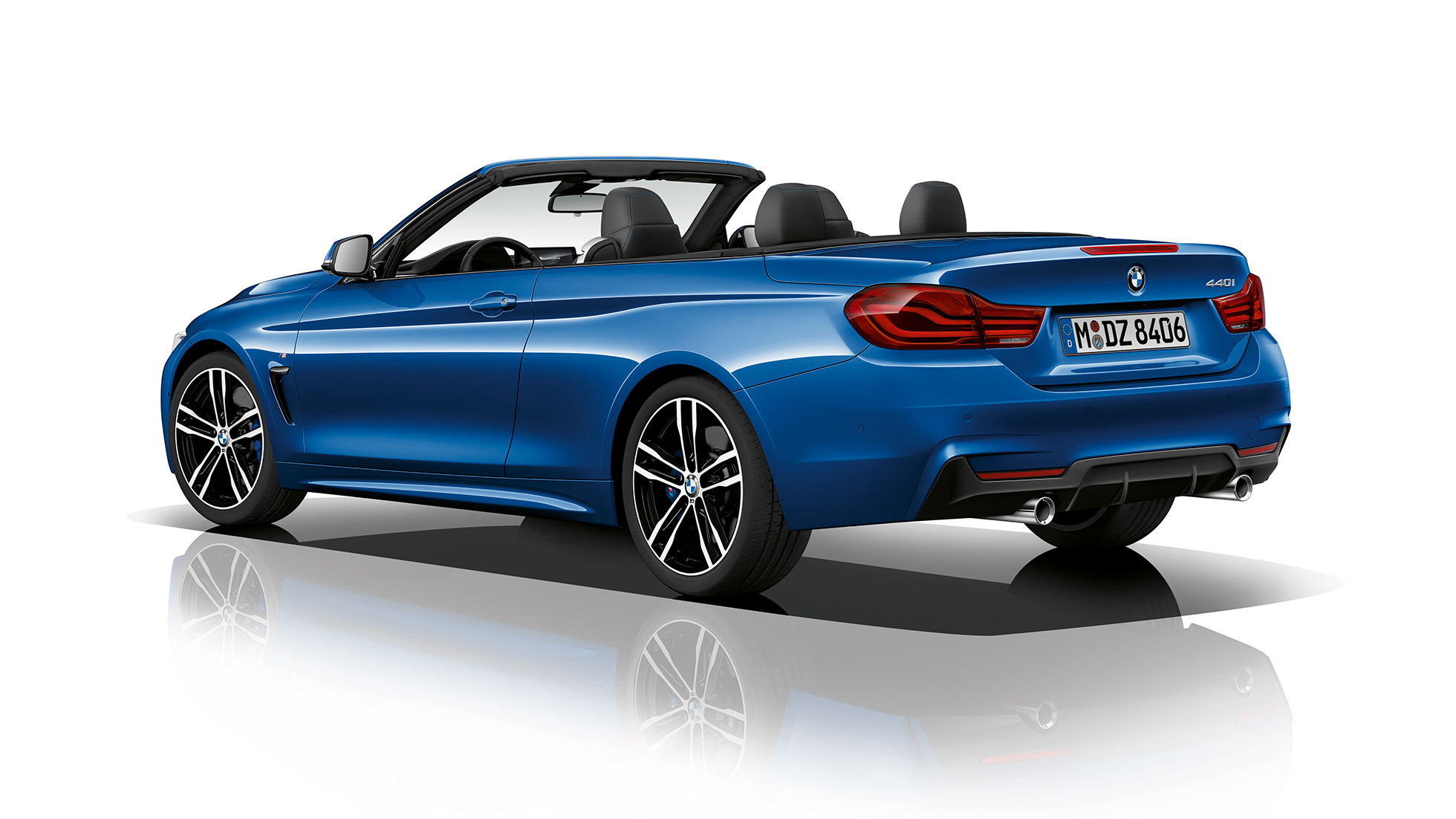 Imagine cu trei sferturi din partea spate a BMW Seria 4 Cabriolet, Model M Sport Imagine cu trei sferturi din partea spate a BMW Seria 4 Cabriolet, Model M Sport